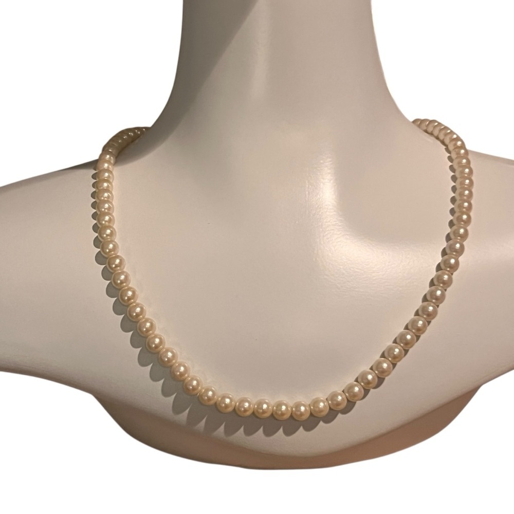 Vintage 1980s White Faux Pearl Necklace by 1928 - Picture 2 of 4